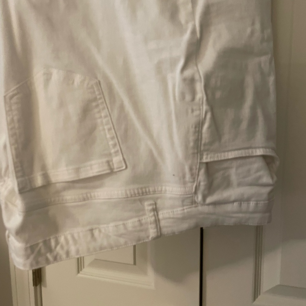 Jones of New York plus size white ankle jeans.